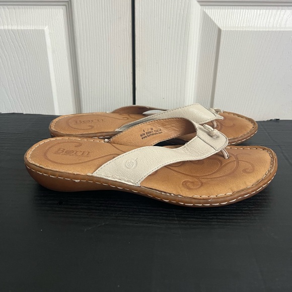BORN Flat Thong Sandals Off White Leather - Picture 4 of 9